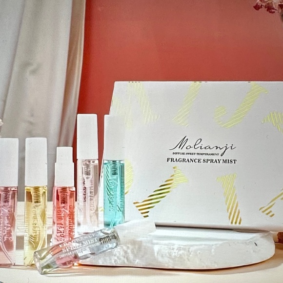Anna Molinari Other - Anna Molinari Fragrance Spray Mist Set - Multicolor. Nice gift box set.